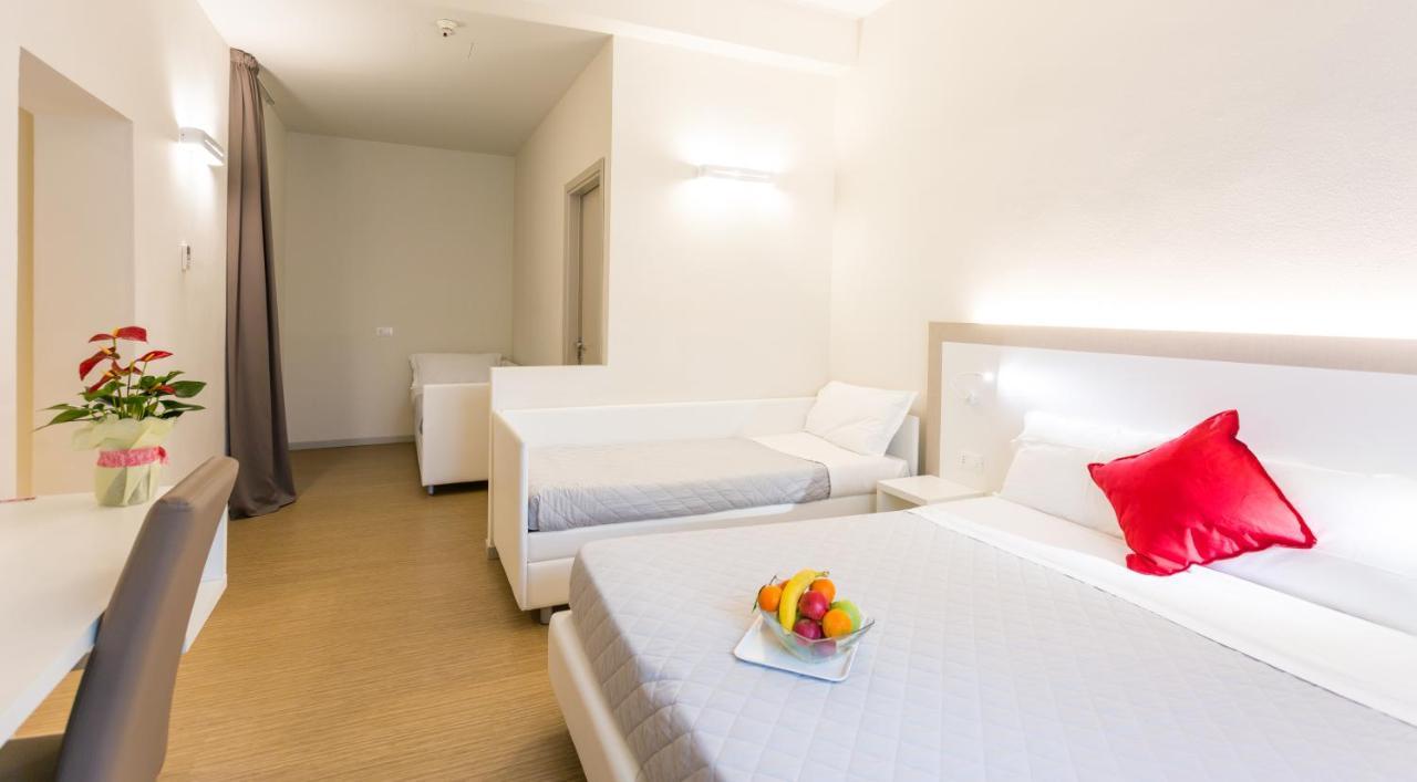 Hotel Amicizia Rimini Buitenkant foto