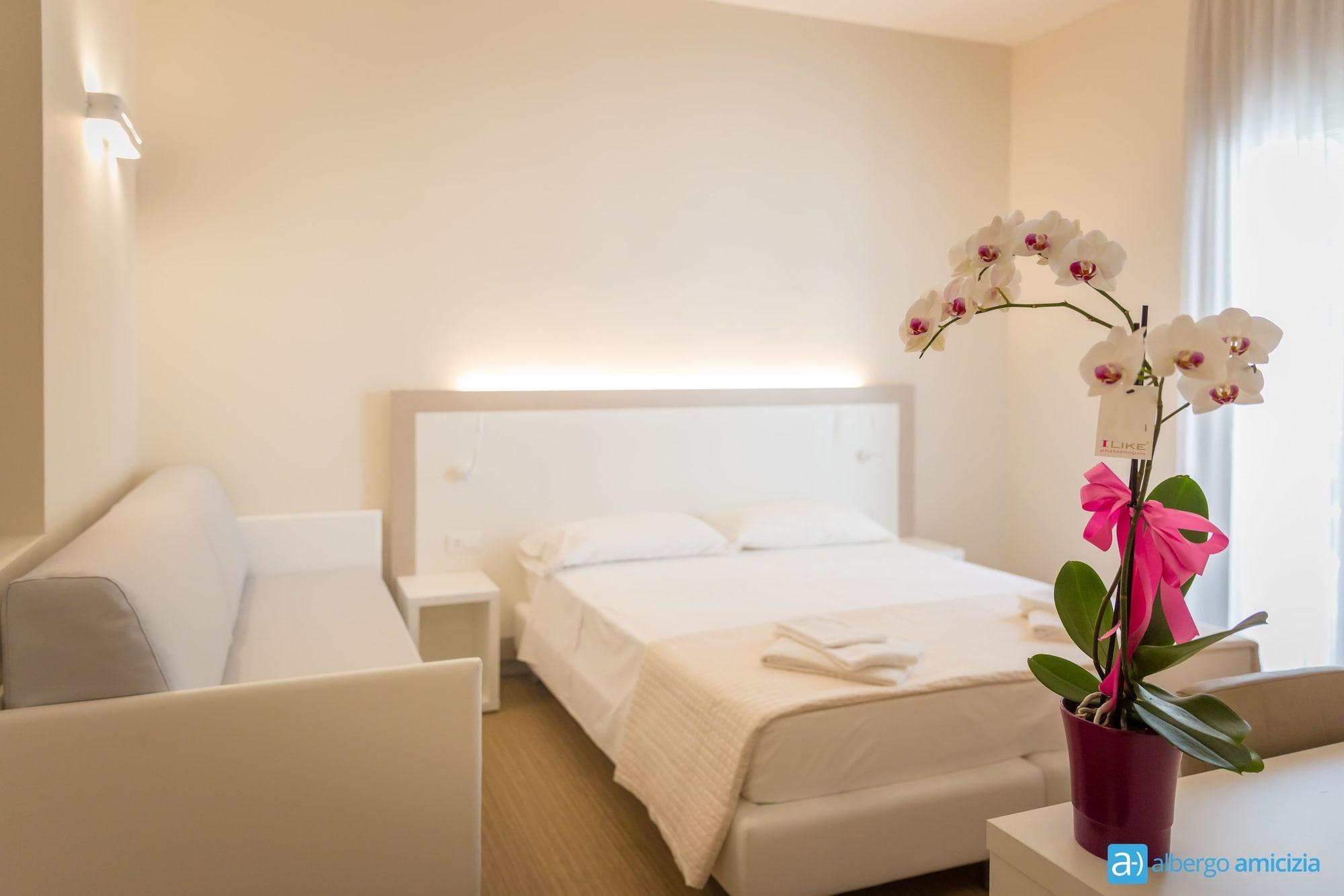 Hotel Amicizia Rimini Buitenkant foto