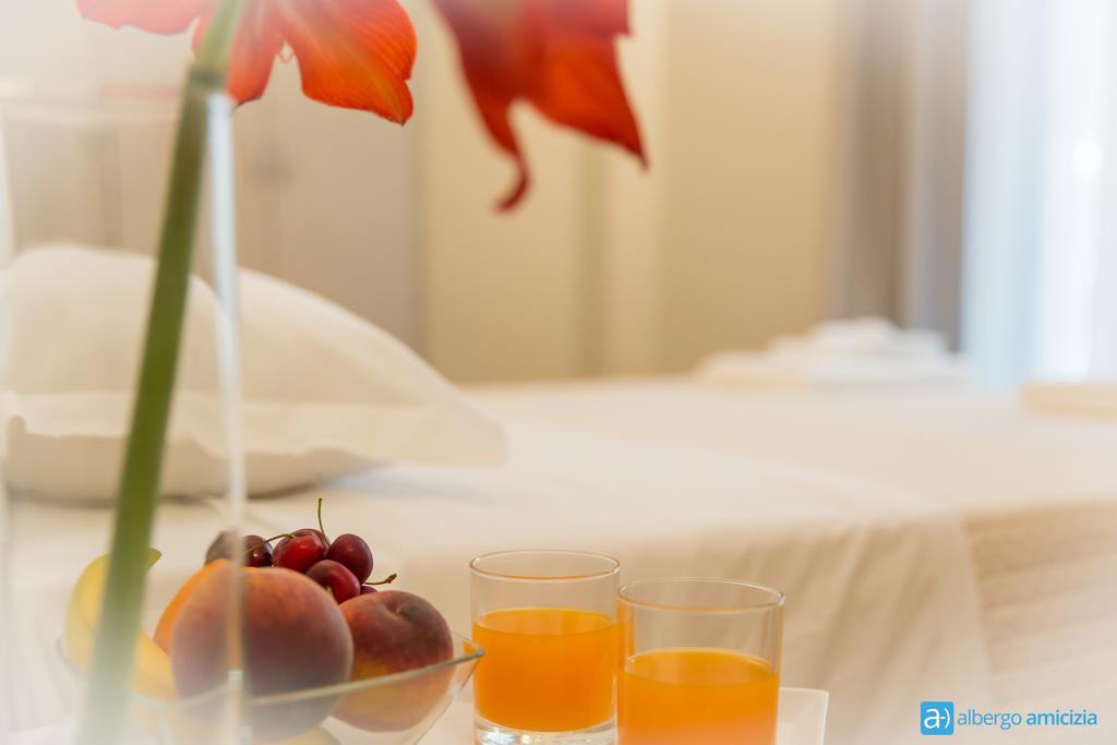 Hotel Amicizia Rimini Buitenkant foto