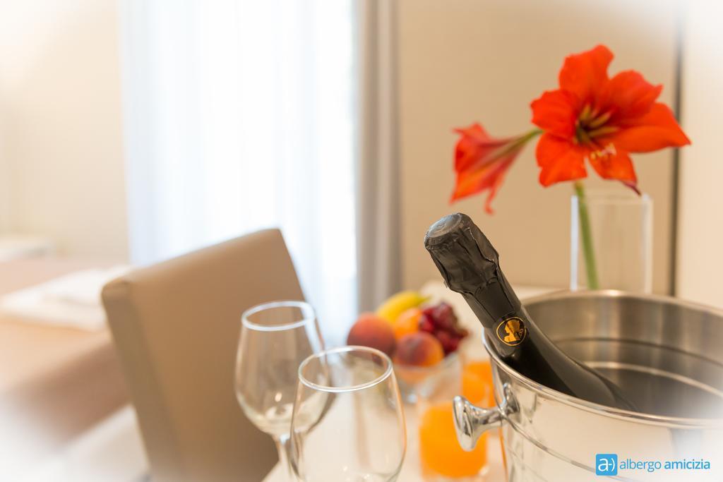 Hotel Amicizia Rimini Buitenkant foto
