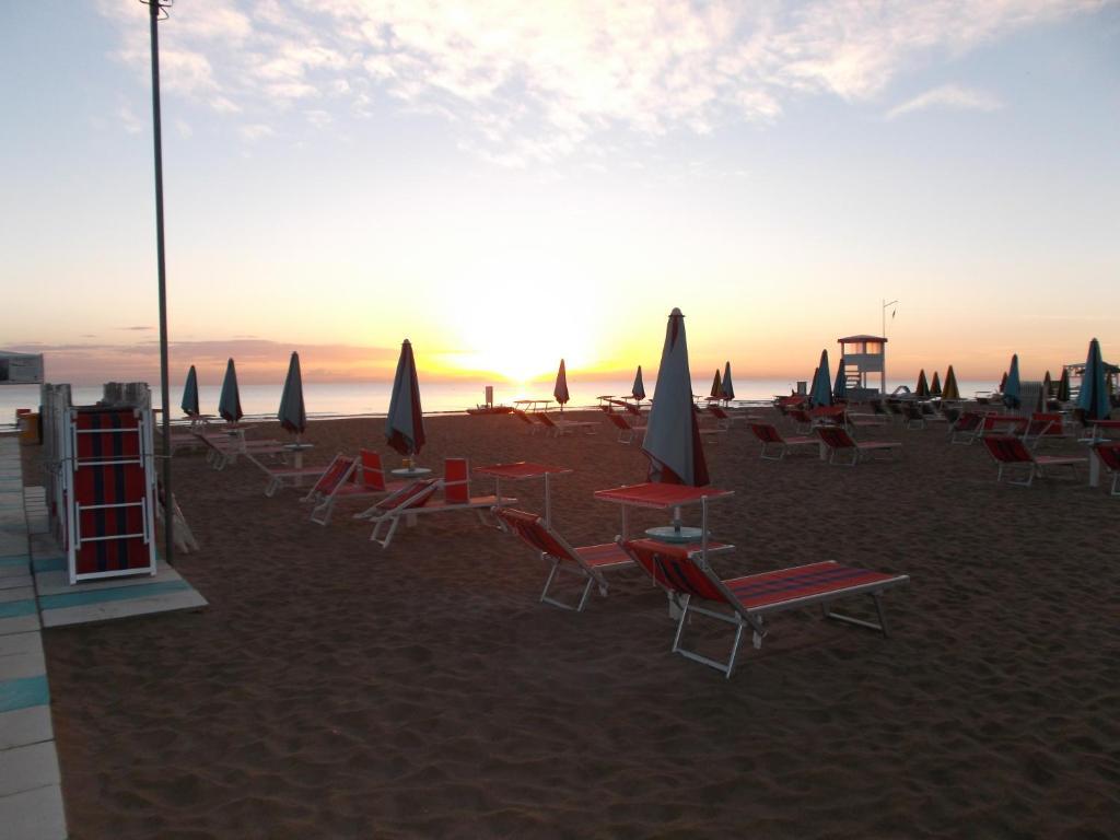 Hotel Amicizia Rimini Buitenkant foto