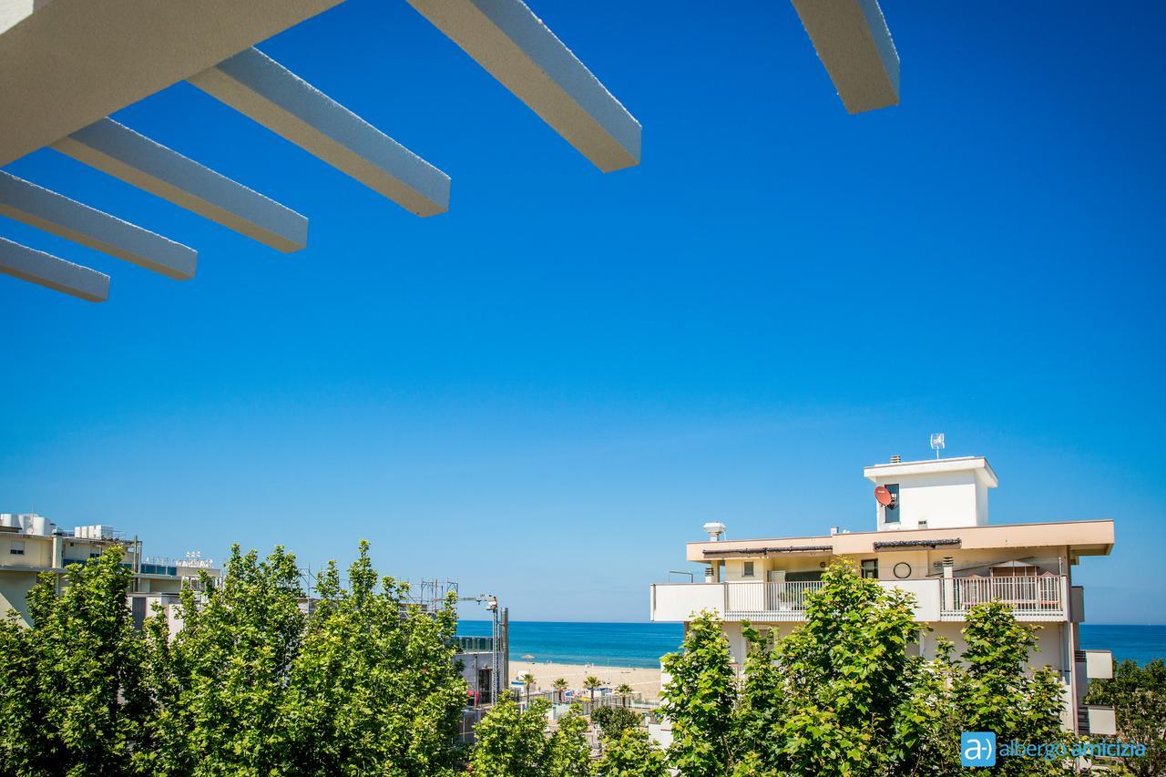 Hotel Amicizia Rimini Buitenkant foto