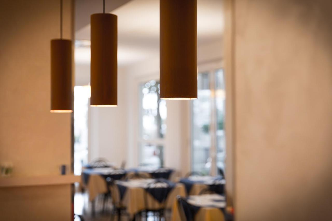 Hotel Amicizia Rimini Buitenkant foto